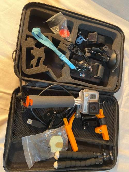 GOPRO HERO 3+ WITH  USB CABLE AND ALOT OF ACCESSORIES . GOOD CONDITION AND BAG